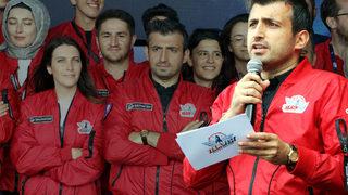 İHA'ları ve insansız savaş uçağı Kızılelma'yı anlattı! Selçuk Bayraktar'dan dikkat çeken sözler Kim milli teknolojilerin büyümesi için omuz verirse...