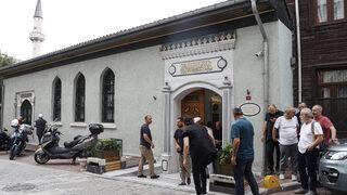 Ömer Tuğrul İnançer'in naaşı Nureddin Cerrahi Tekkesi'ne getirildi