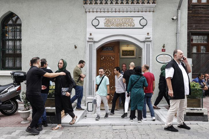 Ömer Tuğrul İnançer'in naaşı Nureddin Cerrahi Tekkesi'ne getirildi G2