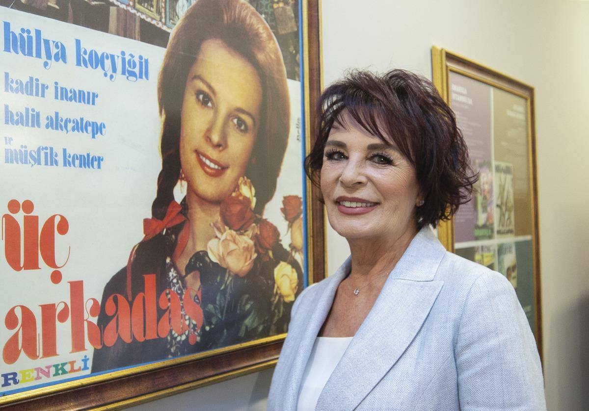 Yeşil&ccedil;am'ın sevilen oyuncusu H&uuml;lya Ko&ccedil;yiğit gen&ccedil;lerle bir araya geldi: