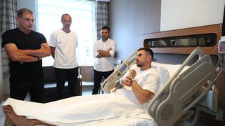 Stefan Kuntz, sol dizinden operasyon geçiren Dorukhan Toköz'ü ziyaret etti