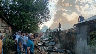 Bingöl'de çıkan yangında 6 ahır kullanılamaz hale geldi