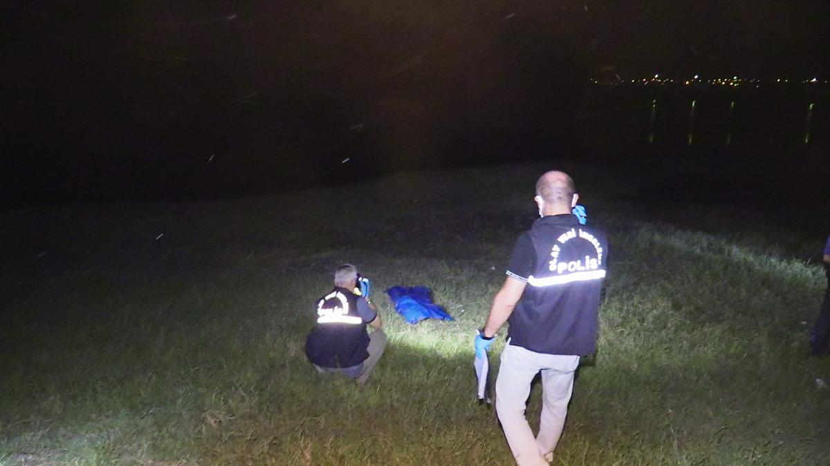 Adana'da serinlemek i&ccedil;in g&ouml;lete giren iki kardeş boğuldu