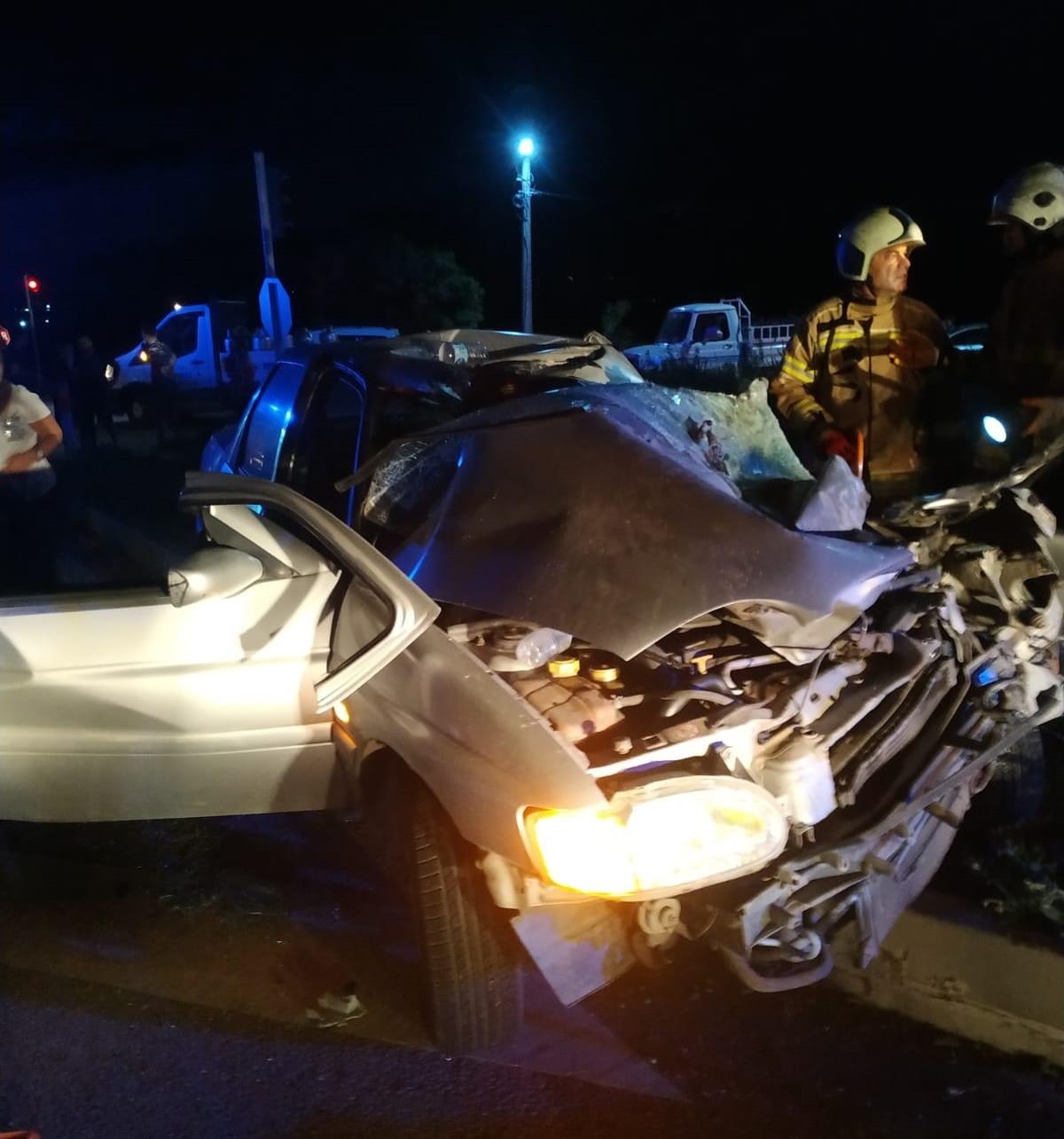Bursa'da otomobille kamyonun &ccedil;arpışması sonucu 2 kişi yaralandı