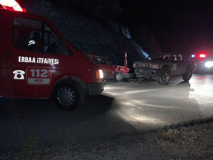 Tokat'ta kamyonet ile otomobilin çarpıştığı kazada 5 kişi yaralandı G4