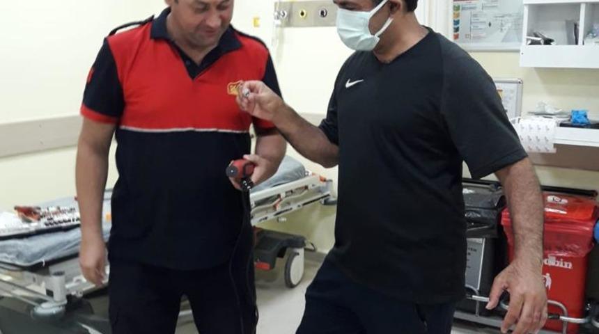 Tokat'ta bir kişinin parmağında sıkışan yüzüğü itfaiyeciler çıkardı