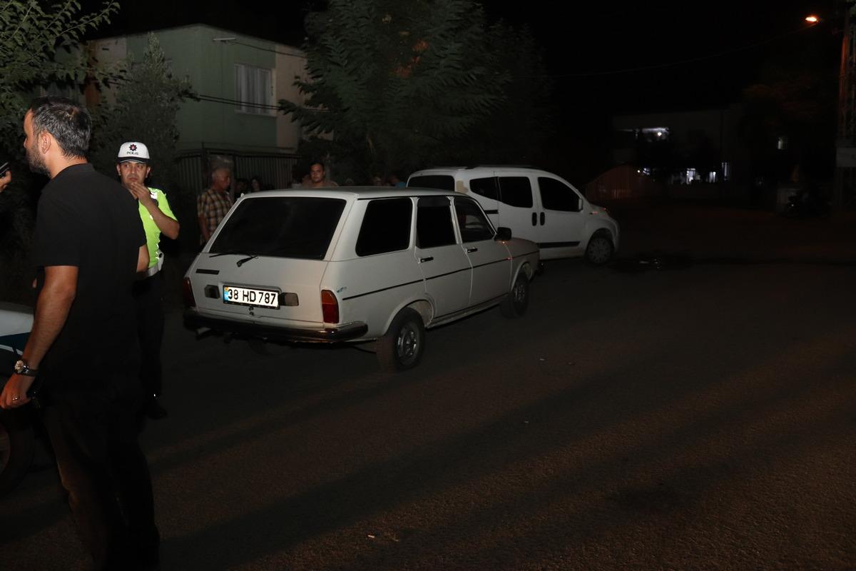 Osmaniye'de otomobille polisten ka&ccedil;an 2 ş&uuml;pheli yakalandı