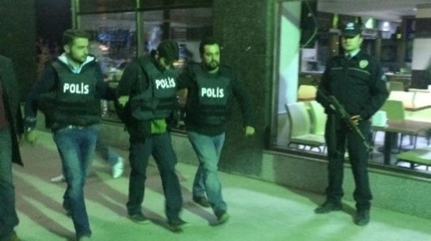 Van&rsquo;da banka soygunu girişimi sonrası zanlı, sağlık kontrol&uuml;nden ge&ccedil;irildi