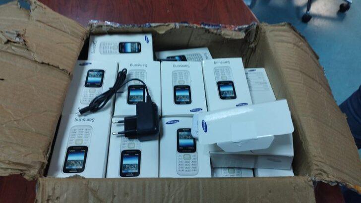 Adana'da kaçak 12 bin 310 paket sigara ve 210 şişe içki ele geçirildi G4