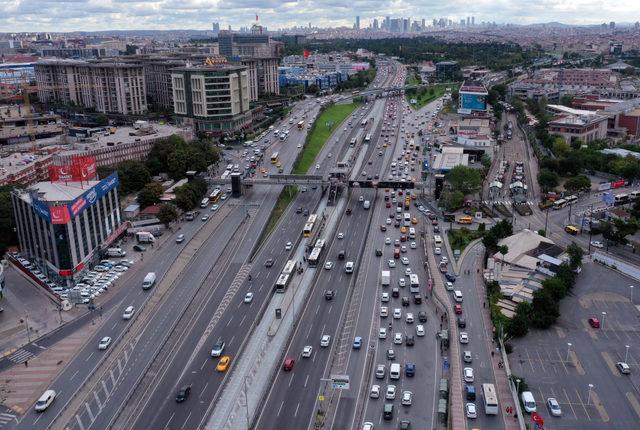 Uyum haftasının başlamasıyla İstanbul'da trafik yoğunluğu arttı