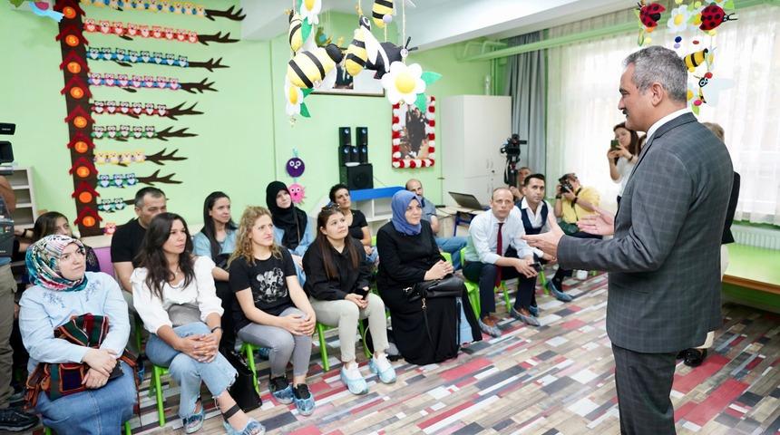 Bakan Özer yeni eğitim yılının başında velilere seslendi! "Okullarla hiçbir maddi ilişkiniz olmayacak"