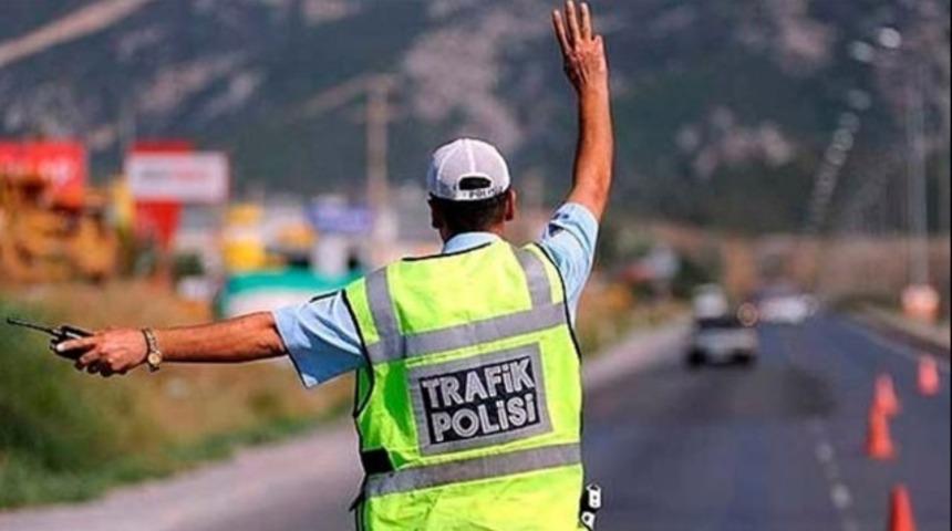 Trafik polisine 'Pislik, cezamı kes gönder' sözü pahalıya patladı
