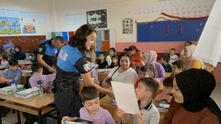 İstanbul'da eğitimin ilk gününde polisler miniklerin yanında yer aldı G2