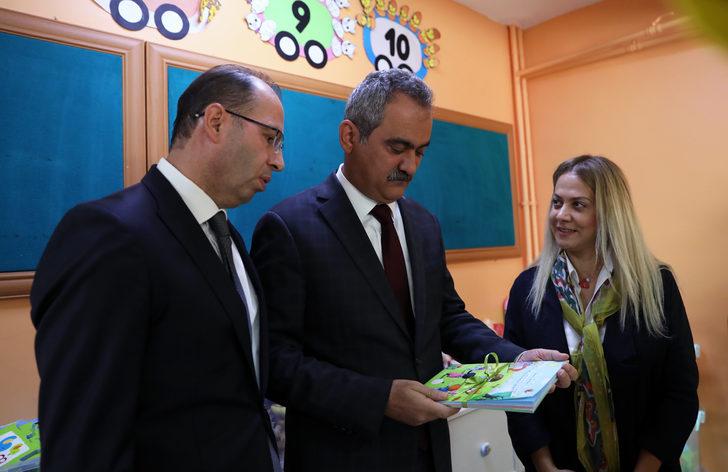 Bakan Özer, uyum eğitiminin ilk gününde veliler ve öğretmenlerle bir araya geldi: G3