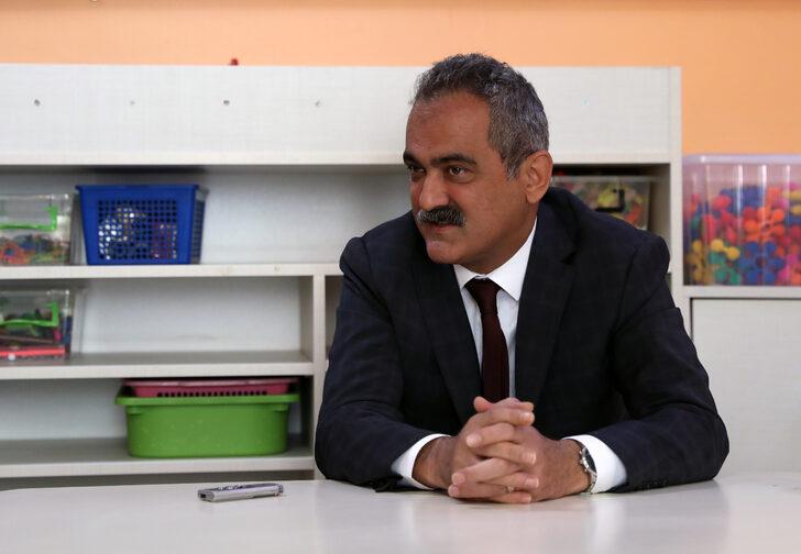 Bakan Özer, uyum eğitiminin ilk gününde veliler ve öğretmenlerle bir araya geldi: G4