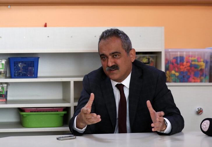 Bakan Özer, uyum eğitiminin ilk gününde veliler ve öğretmenlerle bir araya geldi: G5