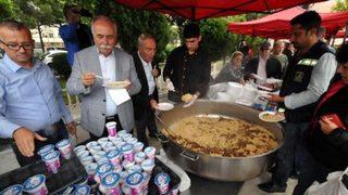 Çanakkale'de CHP'li Başkan'dan 'şükür pilavı'