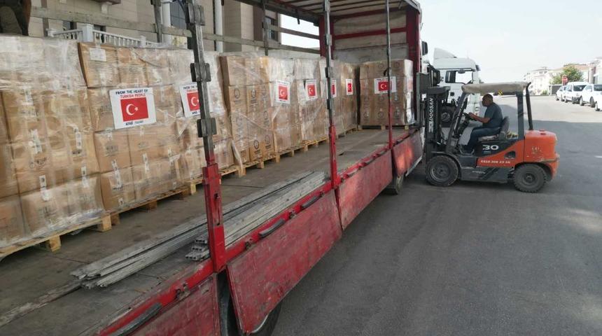 Gaziantep'ten sel felaketin yaşandığı Pakistan'a 2 tır yardım gönderildi