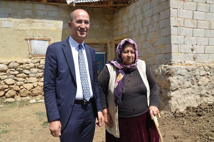 Hakkari'de ineği telef olan kadına iki inek hediye edildi G4