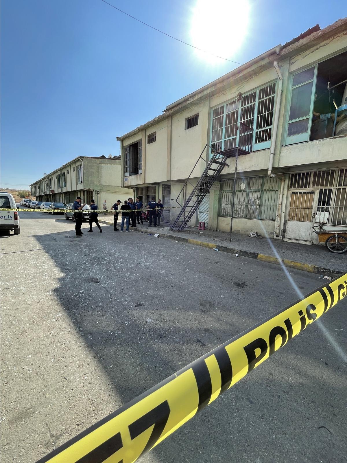 Gaziantep'te ayakkabı at&ouml;lyesindeki patlamada 1 kişi &ouml;ld&uuml;