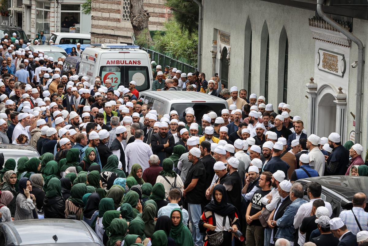 &Ouml;mer Tuğrul İnan&ccedil;er son yolculuğuna uğurlanıyor