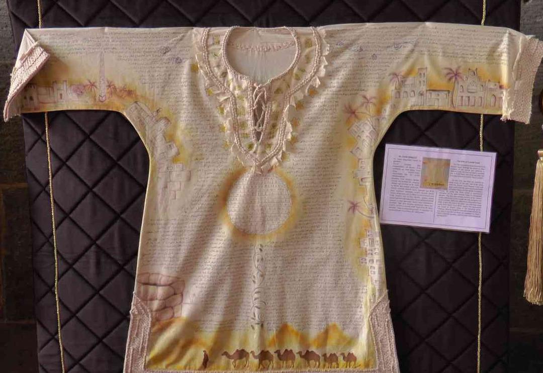 Sırrı &ccedil;&ouml;z&uuml;lemiyor! 'Tılsımlı g&ouml;mlekler' sergilendi "Duyar duymaz buraya doğru &ccedil;ekiyor"