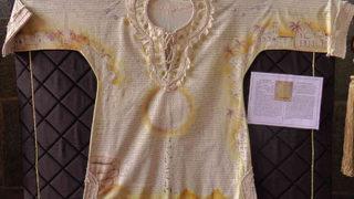 Sırrı çözülemiyor! 'Tılsımlı gömlekler' sergilendi Duyar duymaz buraya doğru çekiyor