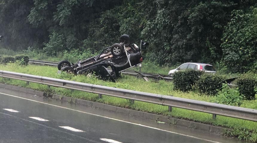 Rize'de kamyonetin devrildiği kazada 2 kişi yaralandı