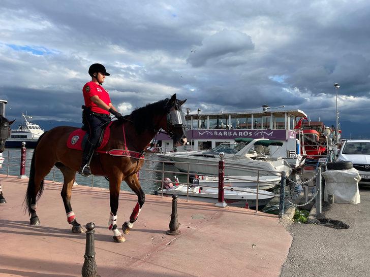Atlı polisler İzmit sahilinde denetim yaptı G1