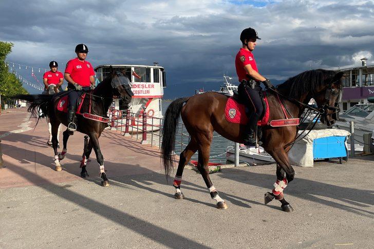 Atlı polisler İzmit sahilinde denetim yaptı G2