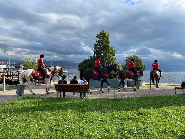 Atlı polisler İzmit sahilinde denetim yaptı G3
