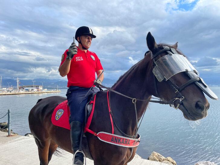 Atlı polisler İzmit sahilinde denetim yaptı G5