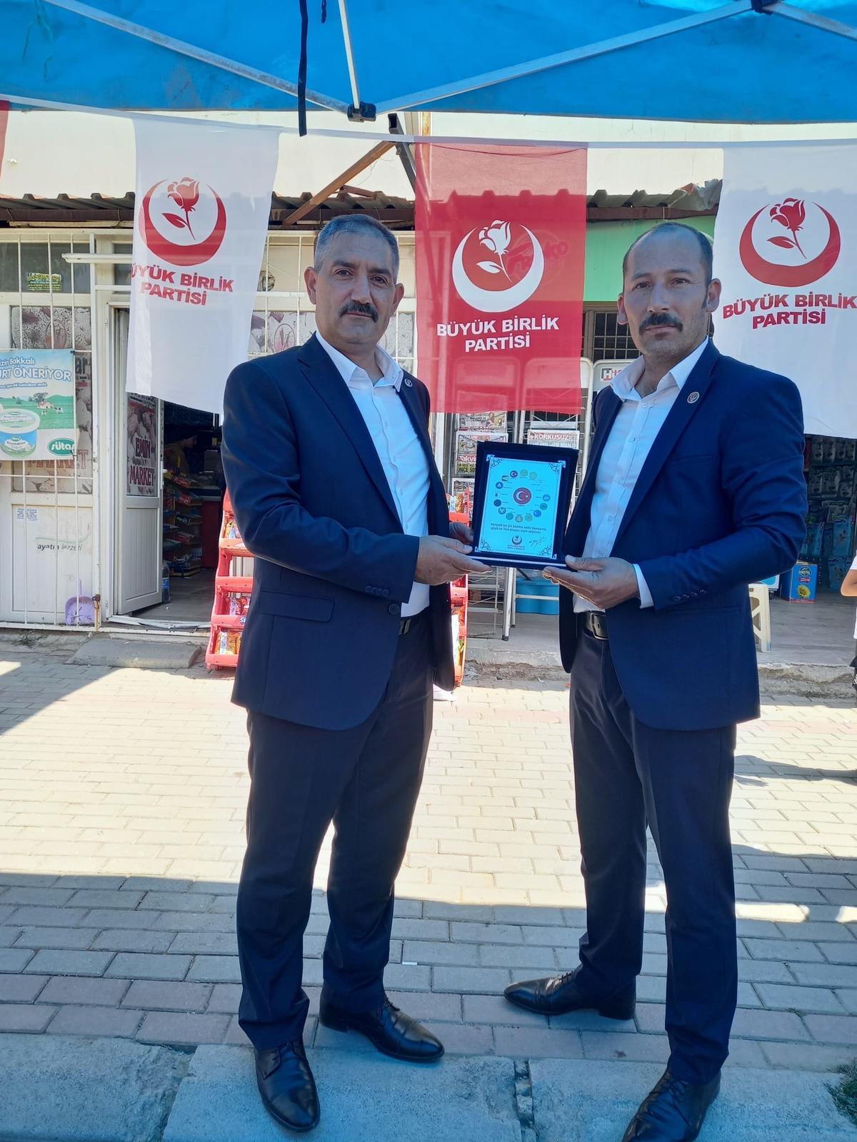 Denizli'de 76 kişi B&uuml;y&uuml;k Birlik Partisine &uuml;ye oldu