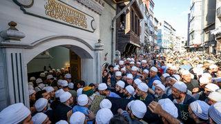 Mutasavvıf Ömer Tuğrul İnançer son yolculuğuna uğurlandı