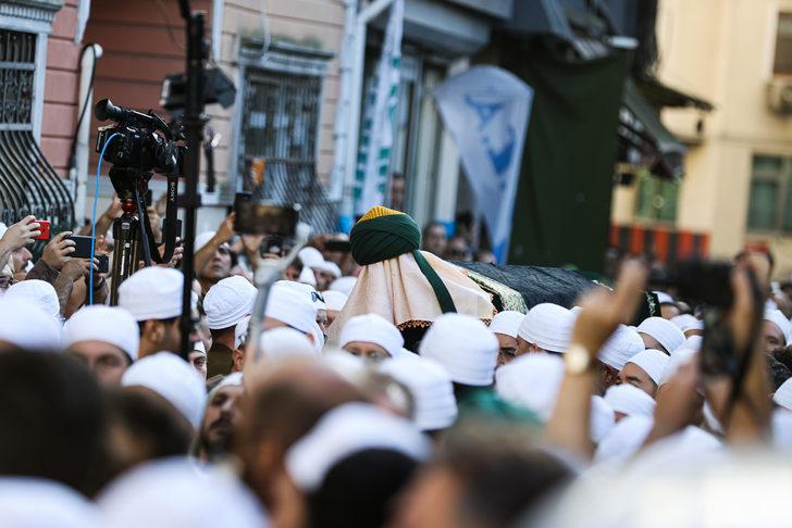 Mutasavvıf Ömer Tuğrul İnançer son yolculuğuna uğurlandı G3