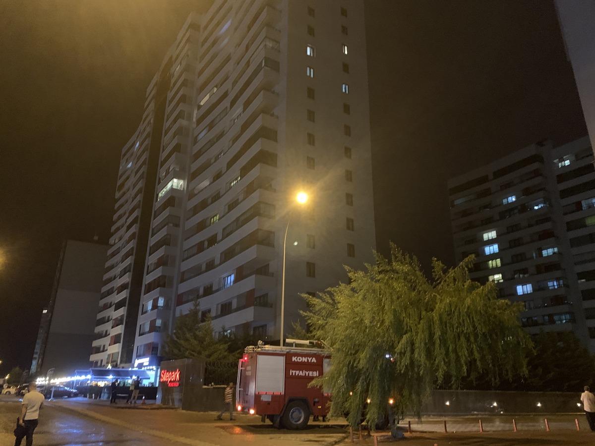 Konya'da yıldırım isabet eden binada hasar oluştu