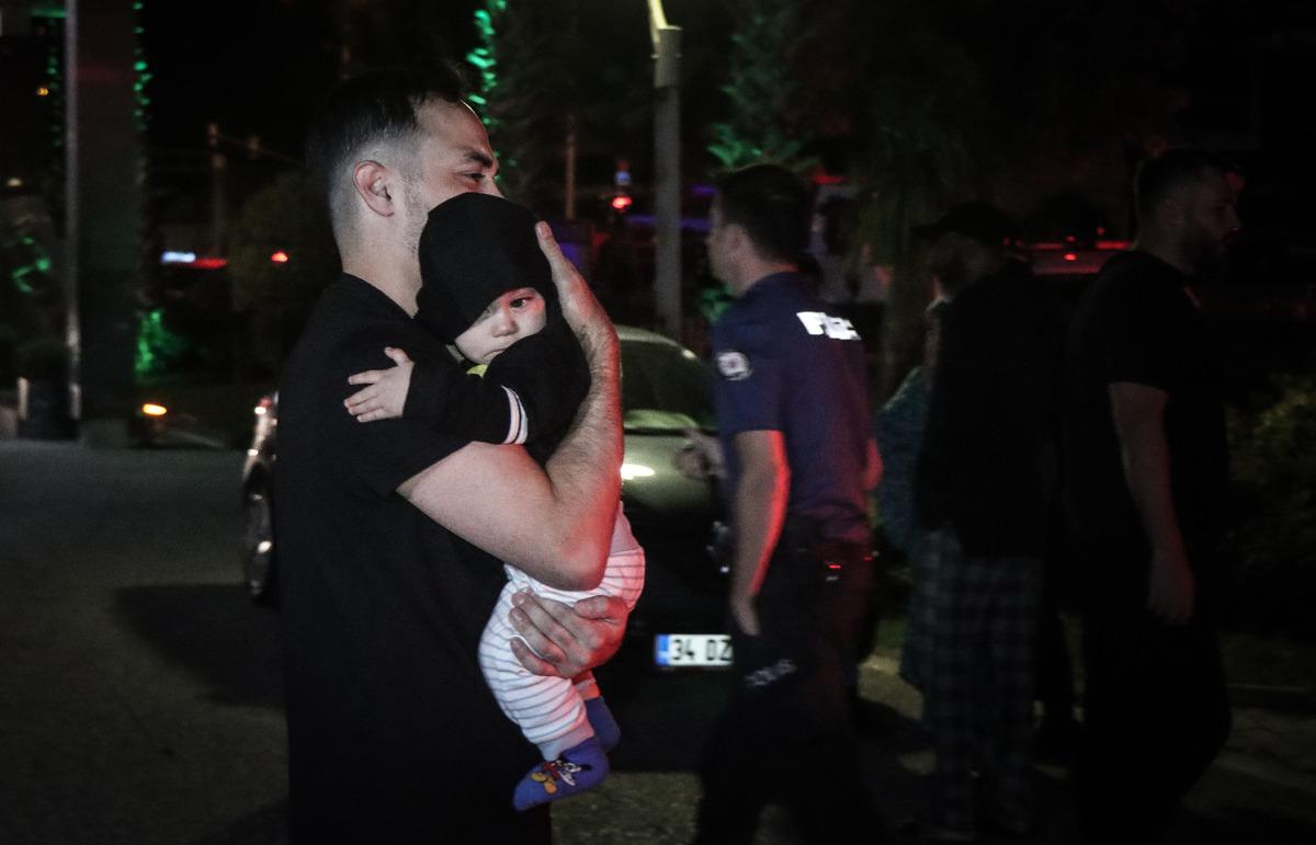 Bursa'da yangın &ccedil;ıkan otel boşaltıldı