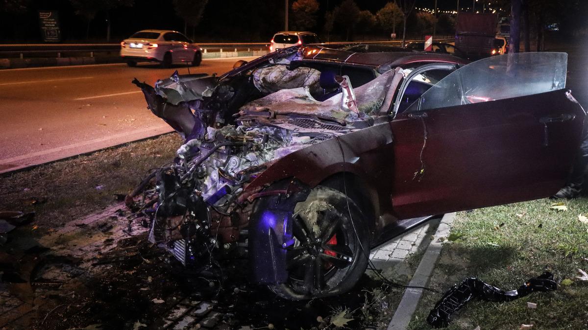 Bursa'da kamyonet ile otomobilin &ccedil;arpıştığı kazada 1 kişi &ouml;ld&uuml;