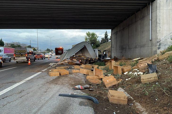 Tuzla'da iki kamyonetin çarpıştığı kazada 3 kişi yaralandı G1