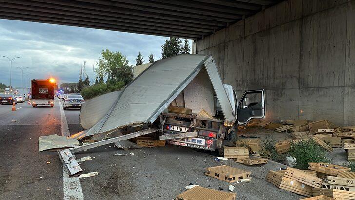 Tuzla'da iki kamyonetin çarpıştığı kazada 3 kişi yaralandı G2