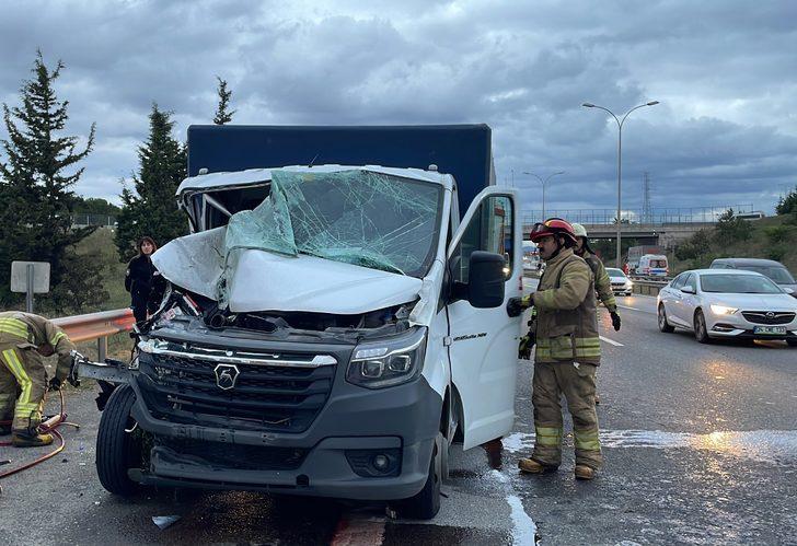 Tuzla'da iki kamyonetin çarpıştığı kazada 3 kişi yaralandı G4