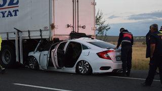 Konya'da kamyona arkadan çarpan otomobildeki 1 kişi öldü, 3 kişi yaralandı