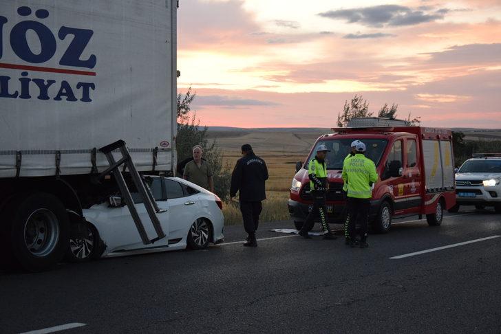 Konya'da kamyona arkadan çarpan otomobildeki 1 kişi öldü, 3 kişi yaralandı G2