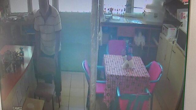 Heimlich manevrasıyla kendi hayatını kurtardı