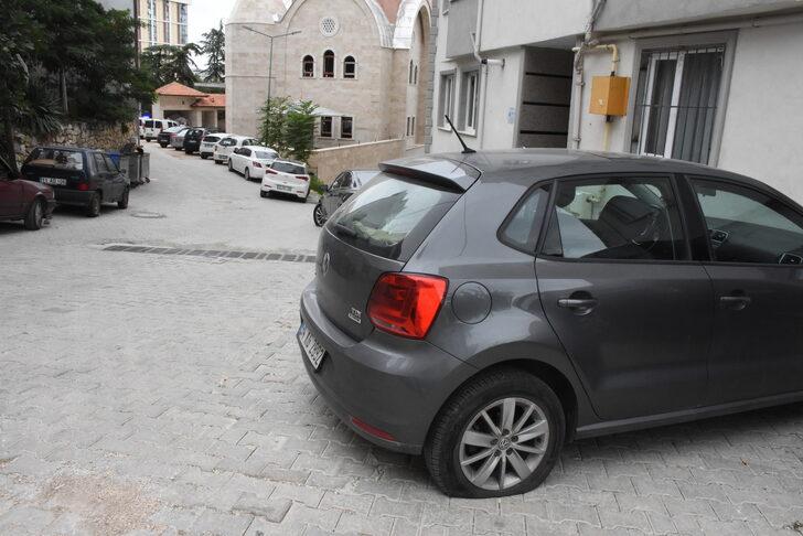 Bilecik'te aynı sokağa park edilen 11 aracın lastikleri kesildi G2