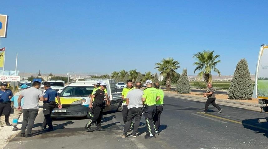 Şanlıurfa'da otobüse çarpan otomobildeki 2 kişi öldü
