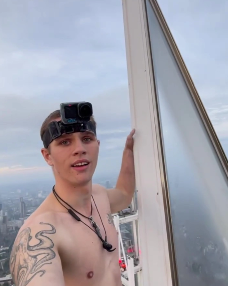 İngiltere’nin en yüksek binası The Shard’a yarı çıplak tırmandı! Tam 310 metredeki zirveden selfie attı G2