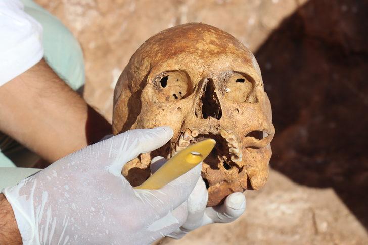 Perre Antik Kenti'ndeki kazılarda 1800 yıllık insan iskeletleri bulundu G1