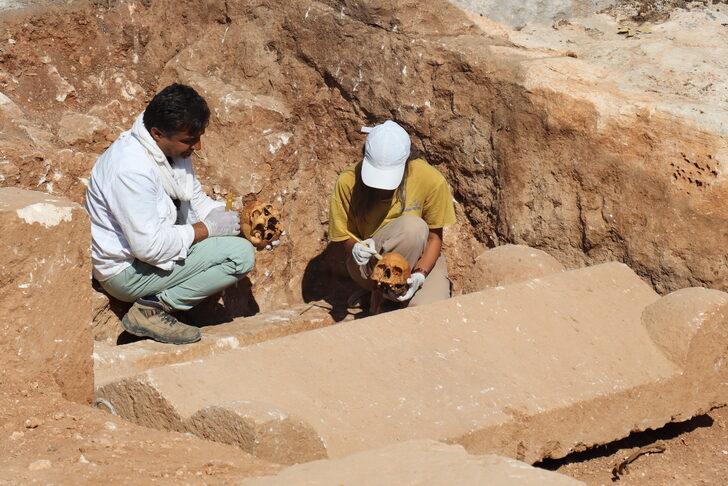 Perre Antik Kenti'ndeki kazılarda 1800 yıllık insan iskeletleri bulundu G5