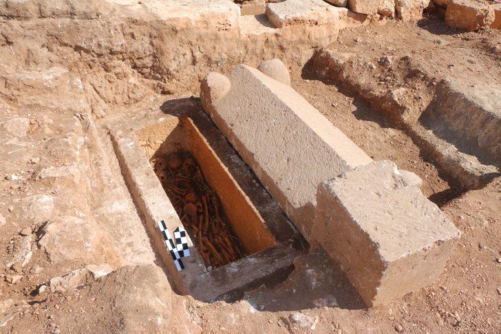 Kazı çalışmalarında ilginç keşif! Perre Antik Kenti'nde 1800 yıllık 4 insan iskeleti bulundu G5